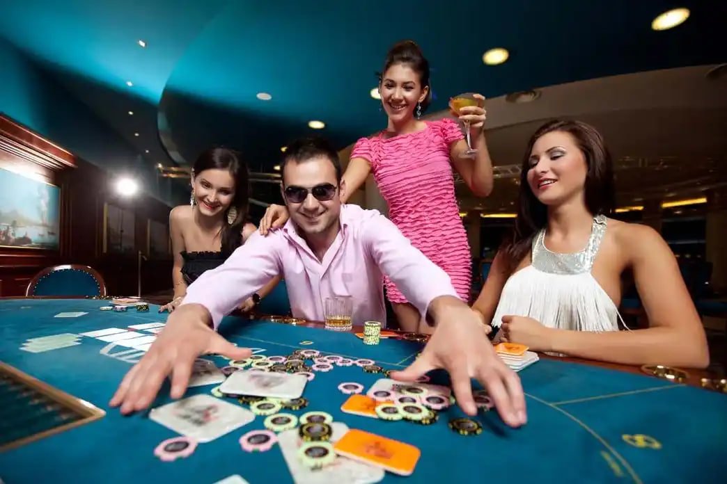 77bdbet স্লটস পাতার রঙিন বিনোদন ভিজ্যুয়াল